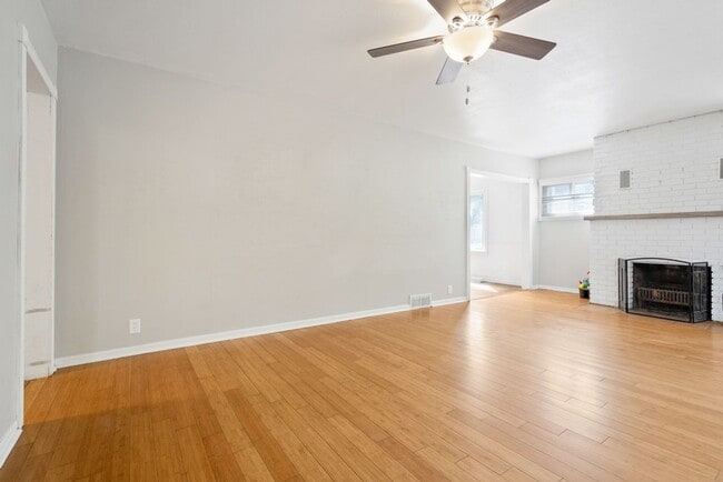 Building Photo - 1604 Olive St