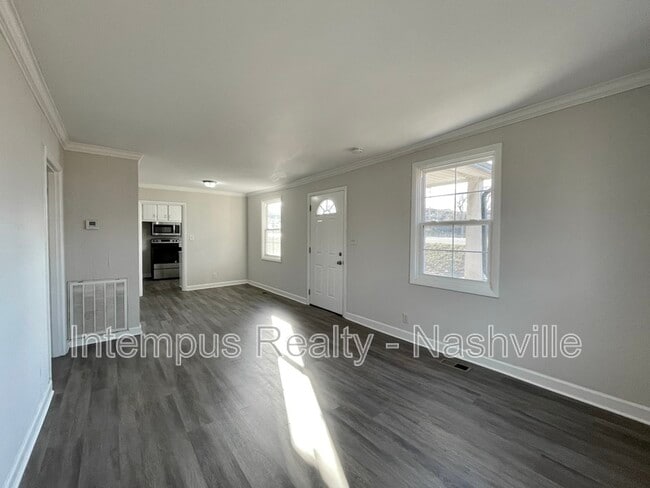 Building Photo - 109 W Trinity Ln