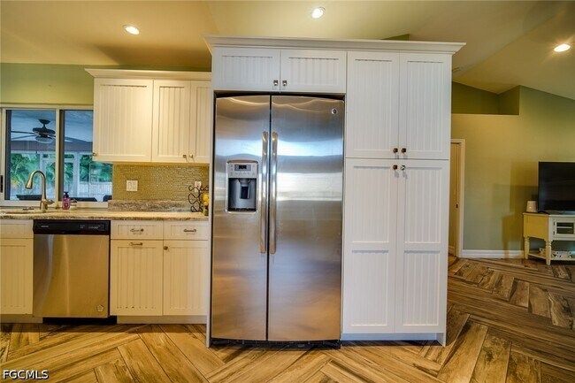 Building Photo - 8831 Banyan Cove Cir