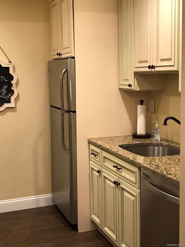 Foto del edificio - 91 Richmond Blvd