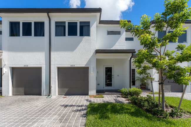 Photo - 5025 SW 37th St Townhome