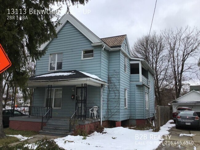 Building Photo - Spacious 2B/1B Upstairs Unit