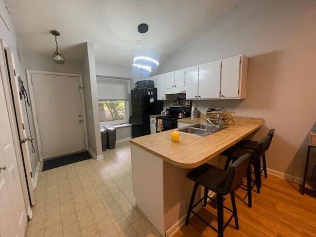 Foto del edificio - 907 W Chatham St