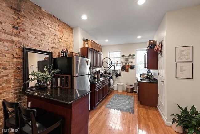 Building Photo - 225 8th St