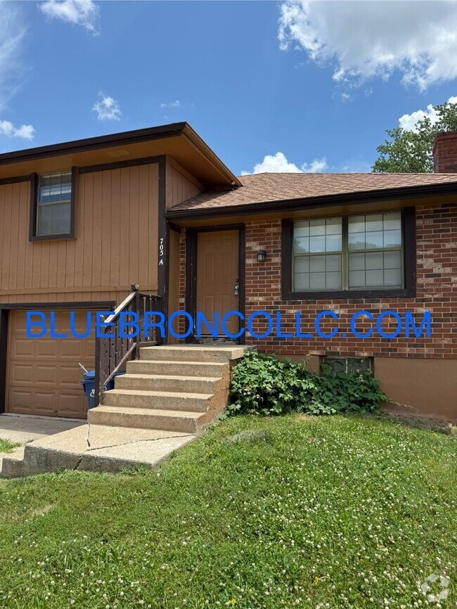 Building Photo - 705 NE Banner Dr