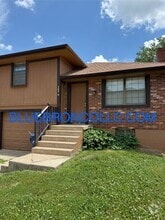 Building Photo - 705 NE Banner Dr