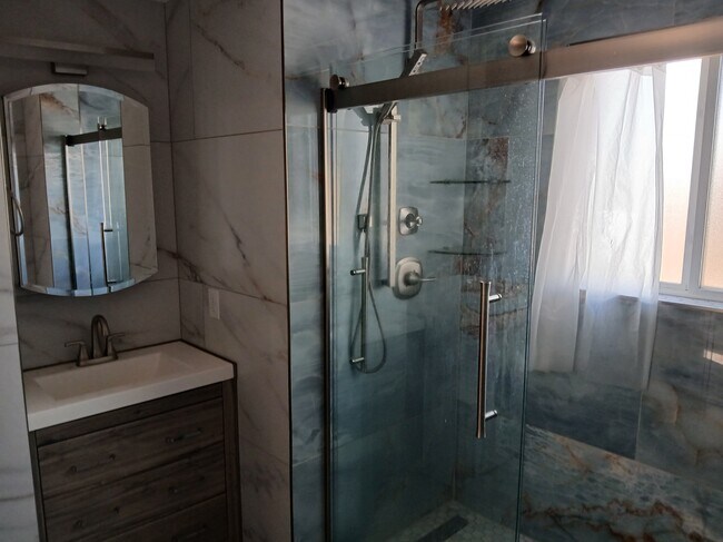 baño - 6275 W 42nd Ave