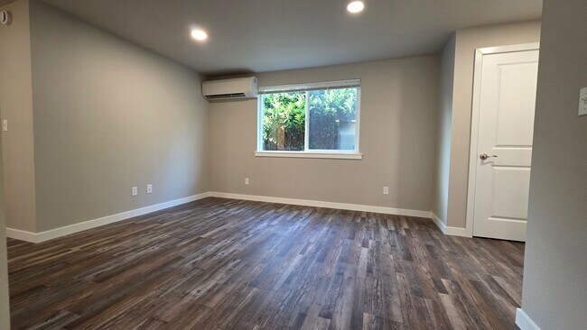 Foto del edificio - 1126 Sleater Kinney Rd SE