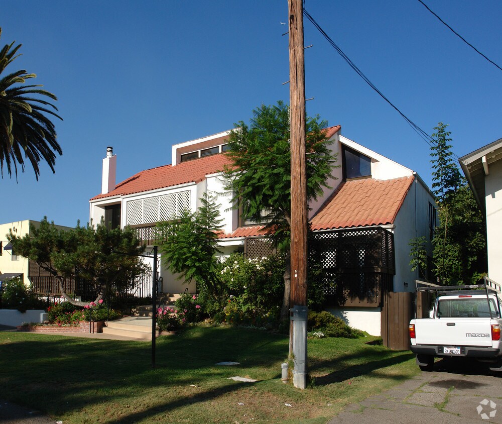 Building Photo - 4931 Coldwater Canyon Ave