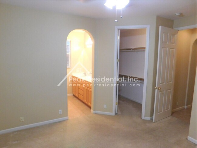 Foto del edificio - Wonderful 3bd/2ba Elk Grove Home with 2 Ca...