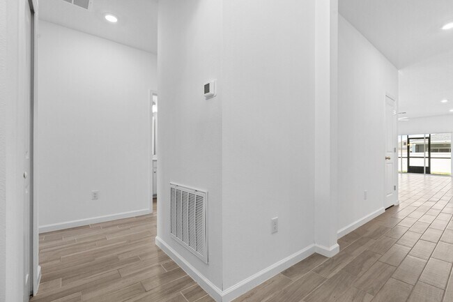 Building Photo - 5637 SW 93rd St