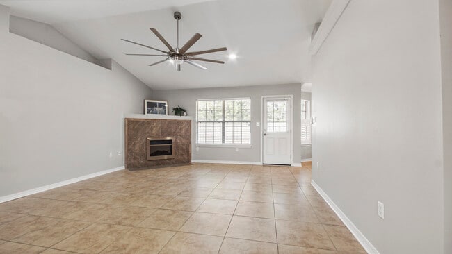 Building Photo - 142 Beacon Way