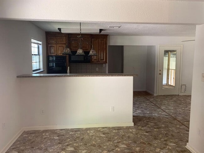 Building Photo - 1272 Pecan St
