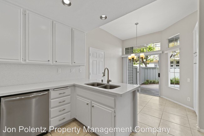 Building Photo - 2 br, 2 bath House - 3700 Daffodil Ave. #73