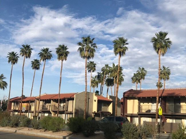 Foto del edificio - 51020 Eisenhower Dr