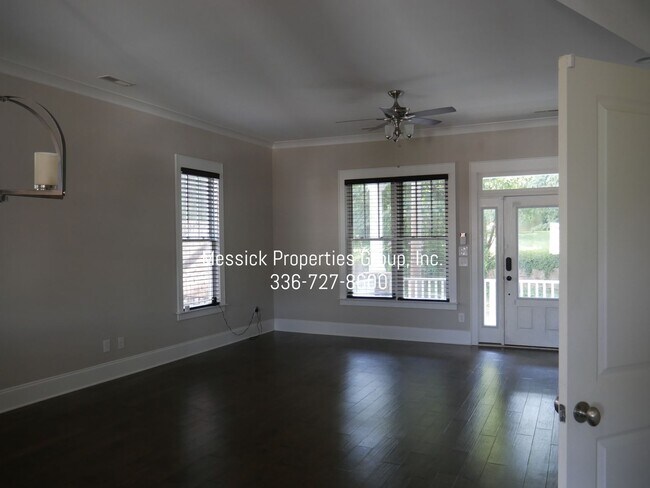 Building Photo - Old Salem Area!  Walk to Restaurants/Shops...