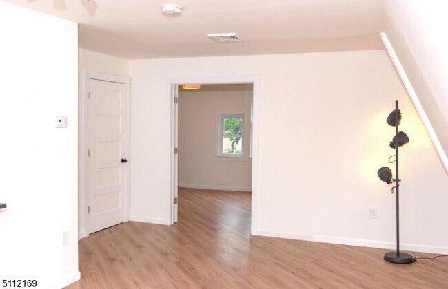 Building Photo - 204 Hillside Ave