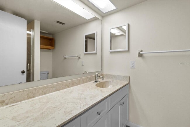 Building Photo - FULLY FURNISHED 2 BEDROOM, 2 BATH CONDO AVAILABLE NOW!