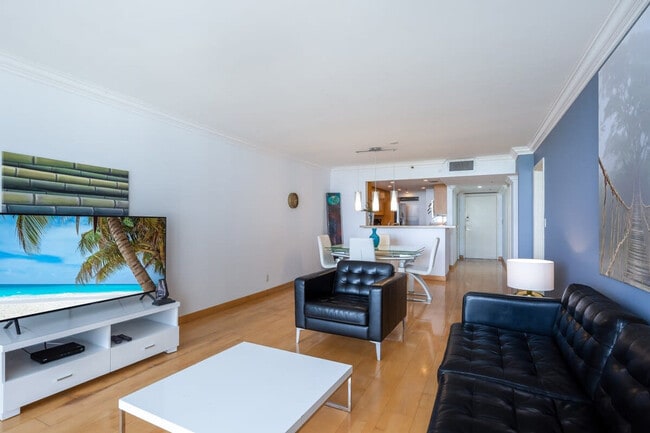 Foto del edificio - 1717 N Bayshore Dr