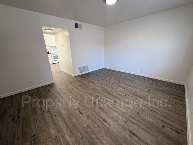 Building Photo - 623 W 16th St