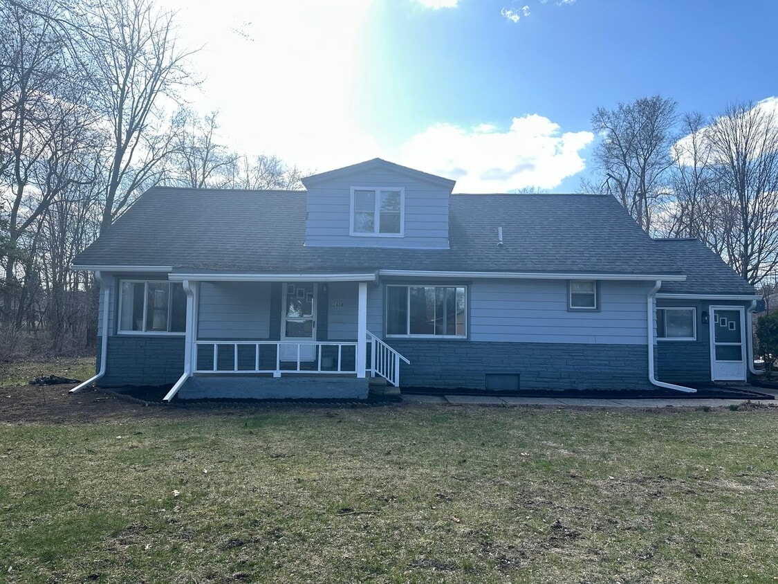 Primary Photo - Updated 3bd/2ba in Rochester Hill house w/...