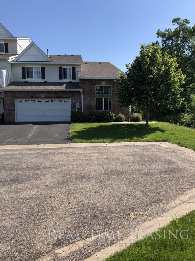 Primary Photo - 2BR/1.5BA Townhouse in Lakeville
