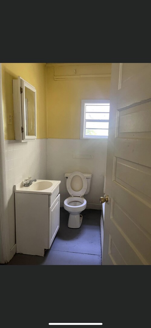 Building Photo - 605 Durden St
