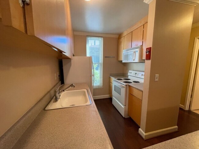 Foto del edificio - Wonderful 2 story 2 bedroom, 1.5 bath town...