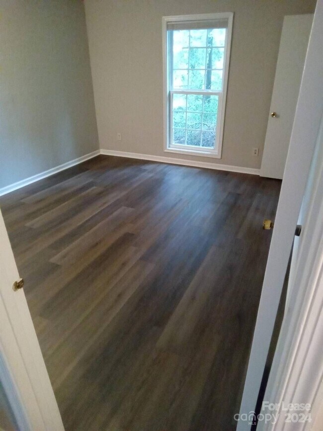 Foto del edificio - 6501 Farmstead Dr