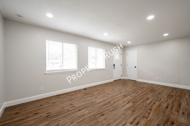 Building Photo - 7736 Holiday Hills Cir