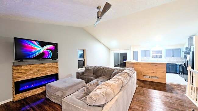 *puesta en escena virtual - 4381 Alderson Ct