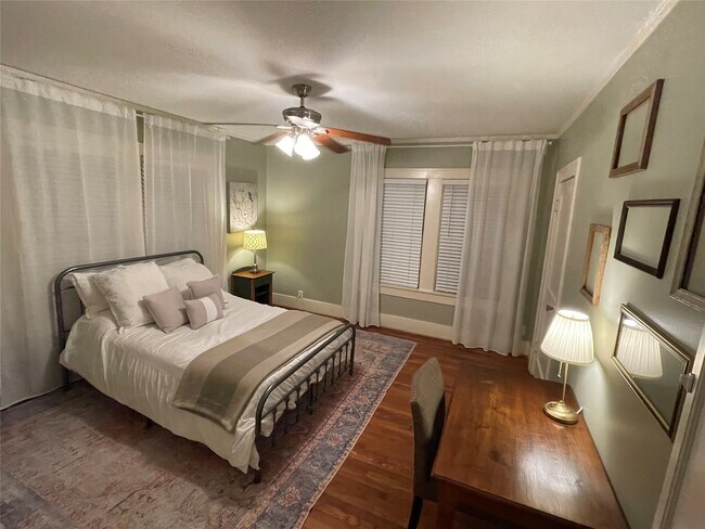 Foto del edificio - 1604 Castle Ct
