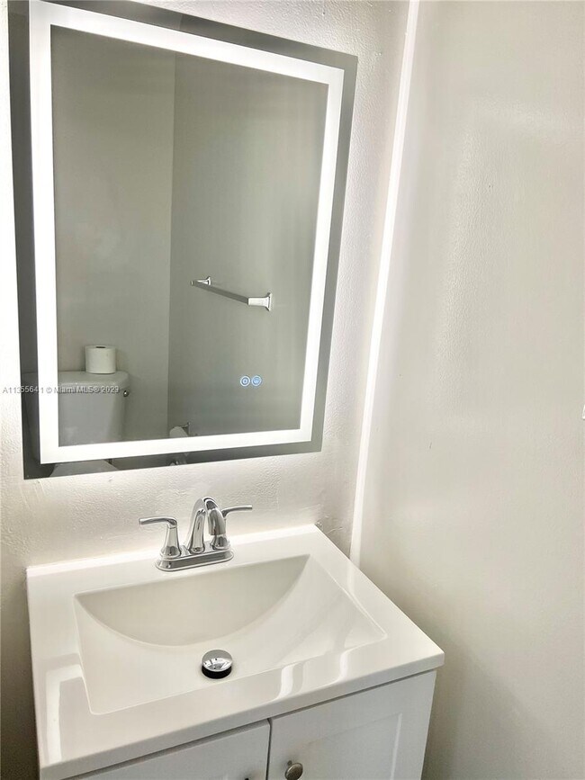 Foto del edificio - 2913 Edgehill Ln