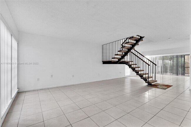 Foto del edificio - 6530 Kendale Lakes Dr