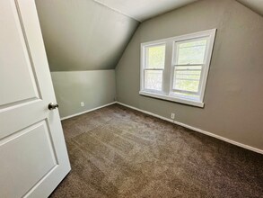 Building Photo - 8710 Vineyard Ave