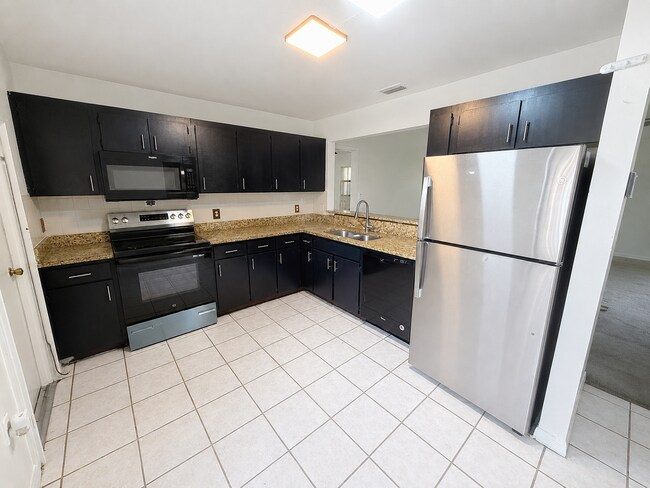 Foto del edificio - 3 bedroom, pet friendly home!