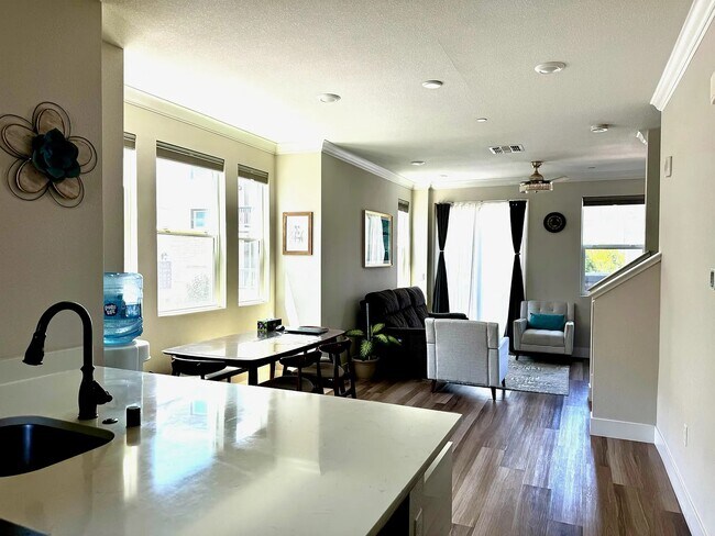 Foto del edificio - 1438 Cherry Cir