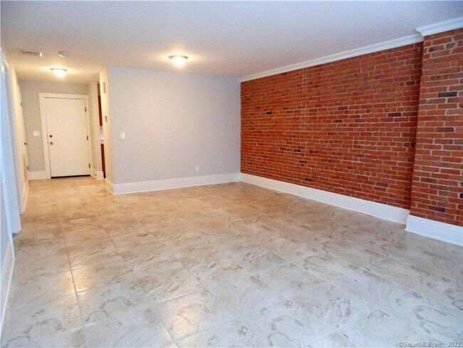 Building Photo - 494 Howe Ave