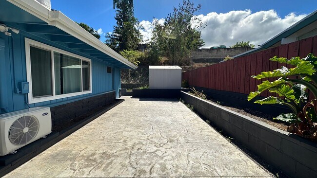 Building Photo - Fully Furnished + Major Utilities INCLUDED...