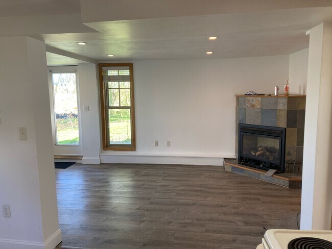 Building Photo - 4 Sapphire Ave