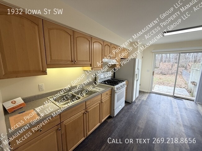 Foto del edificio - 1932 Iowa St SW