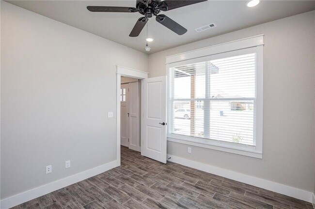 Foto del edificio - 104 White Oak St