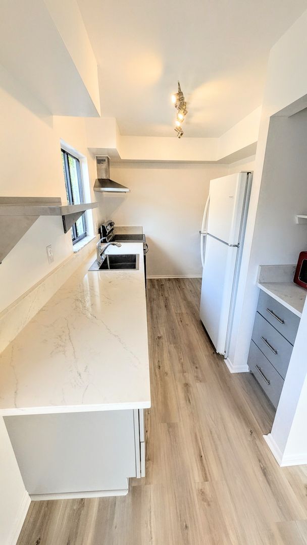 Foto del edificio - Annual fully remodeled unfurnished spacious 3/2 duplex in Bradenton.