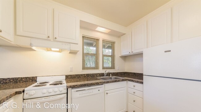 Building Photo - 2033 Camel Ln