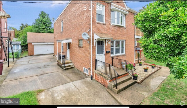 Building Photo - 1803 Elm St