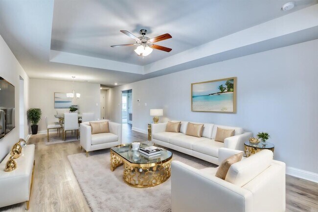 Foto del edificio - 329 Bryan Wy