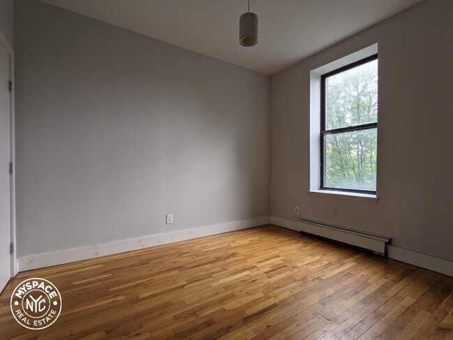 Building Photo - 680 Monroe St