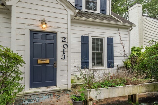 Building Photo - Walking distance to Duke East- 3 Bd/2Ba Ho...