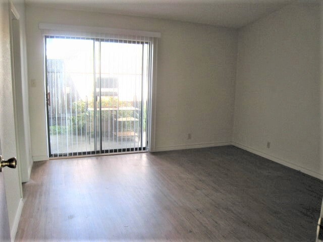 Dormitorio - 925 S Church St