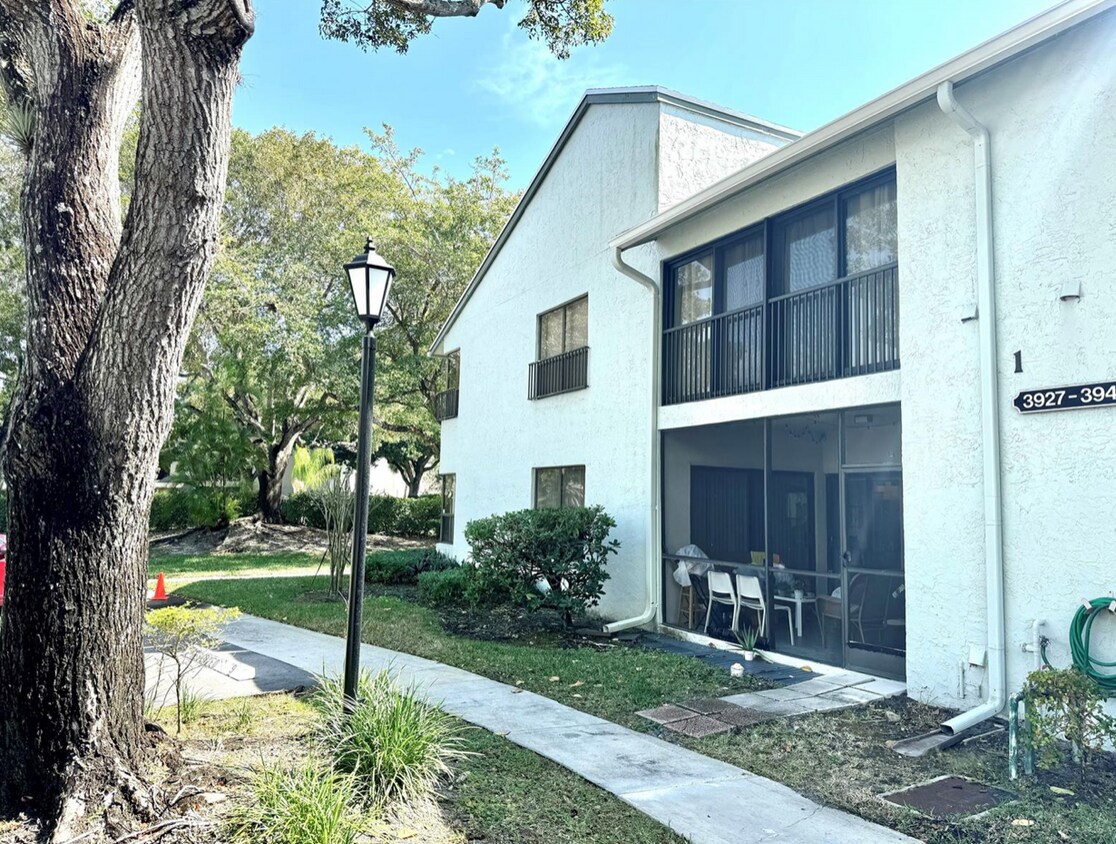 Primary Photo - 3939 Carambola Cir N
